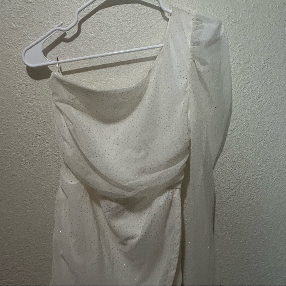 Lucy in the Sky Elegant White One-Shoulder‎ Dress Size L